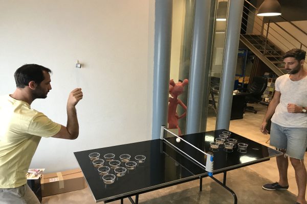 BEER PONG 600x400 - שולחן משחק Beer Pong