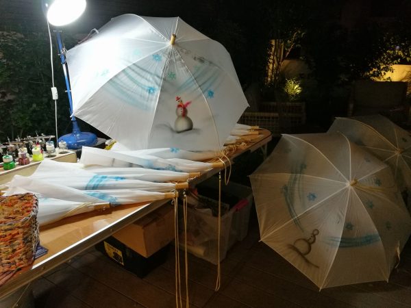אייר בראש מטריות 1 600x450 - גרפיטי על מטריות