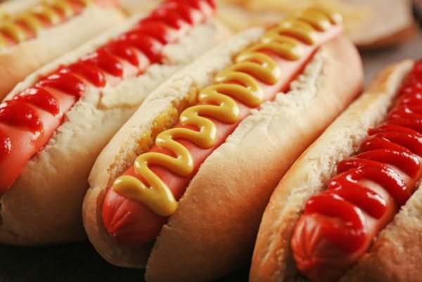 hot dog 600x401 - דוכן נקניקיות