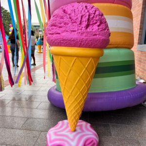 WhatsApp Image 2023 08 27 at 12.10.02 300x300 - פסל גלידה תות מק"ט 50