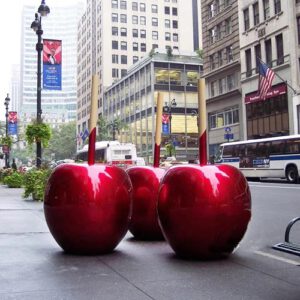 תפוח על מקל 300x300 - פסל תפוח על מקל