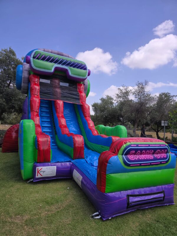 מגלשת דיסקו 5 600x800 - מגלשת מים דיסקו